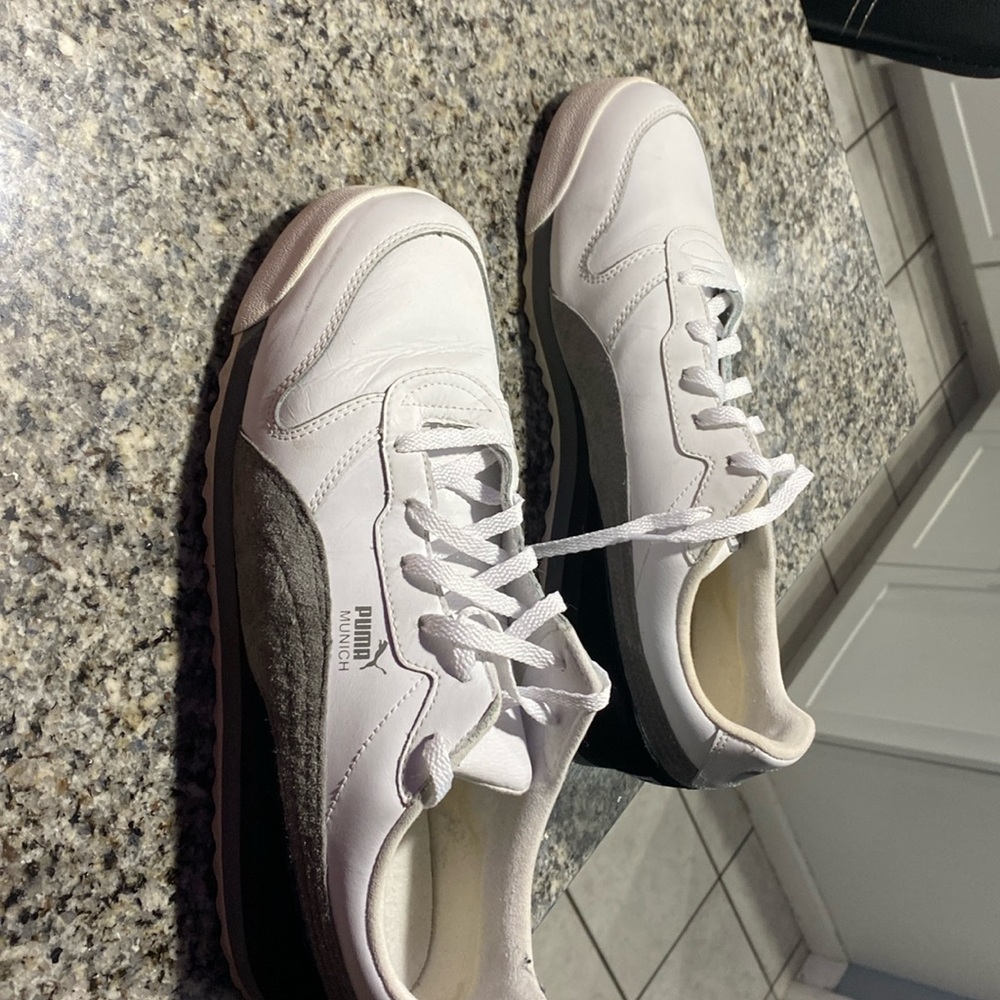 Puma white-insignia Blue, Size 10.5
